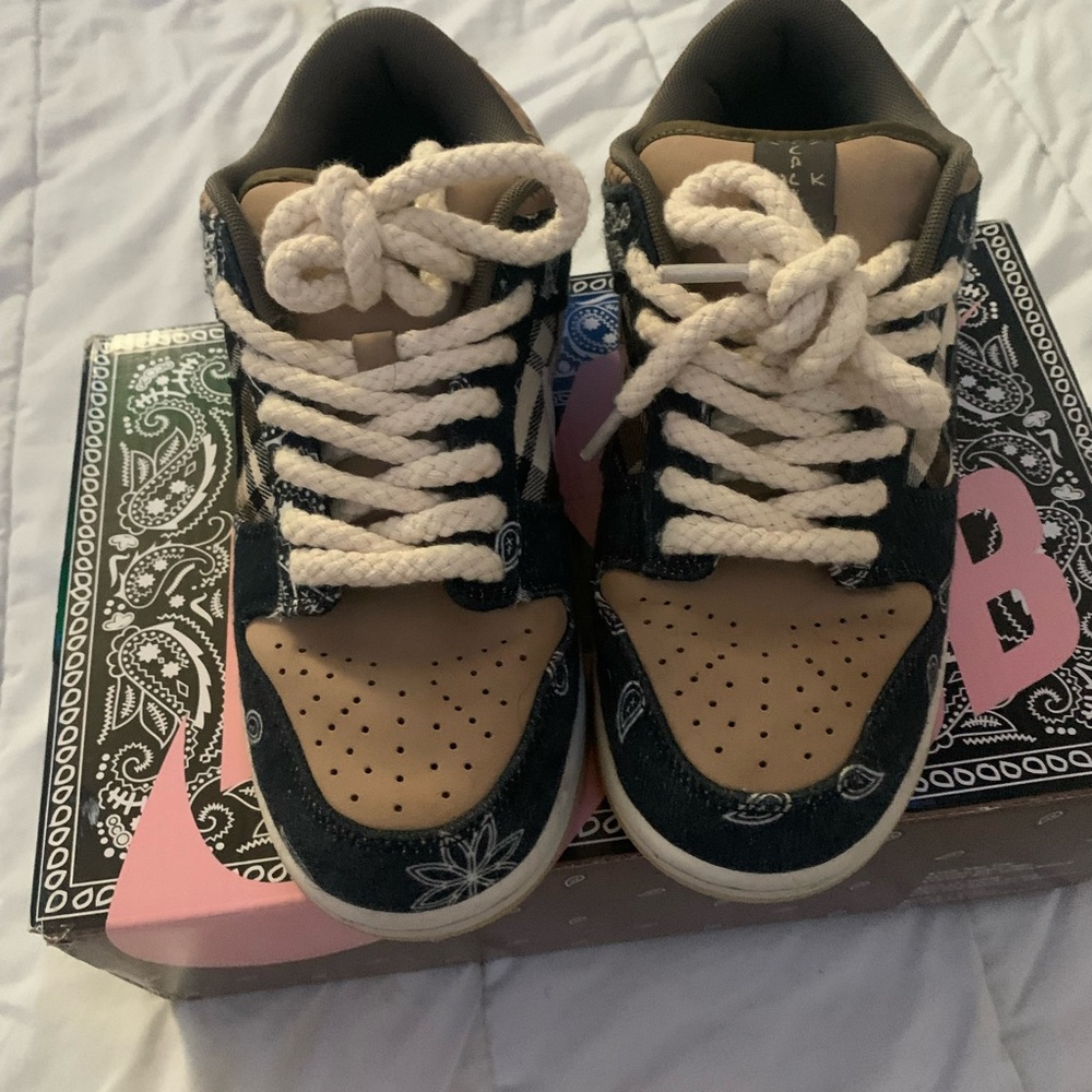 Travis Scott “Cactus Jack” x Nike SB dunks Size 5.5 Mens
